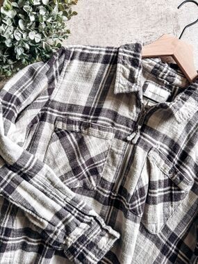 American Eagle Neutral Plaid Zip Front Flannel Shirt Top Size Medium